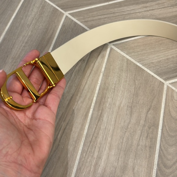Never been worn DIOR reversible belt - Picture 4 of 7